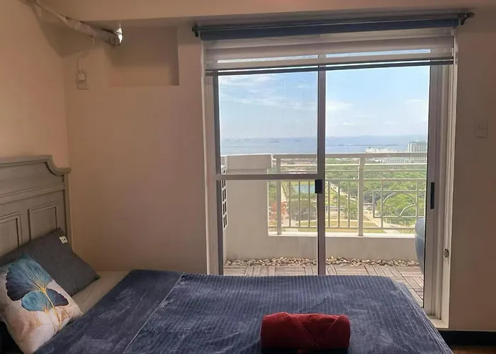 Family With View Manilla