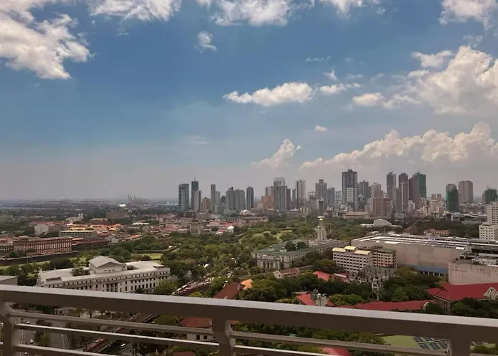 Family With View Manilla